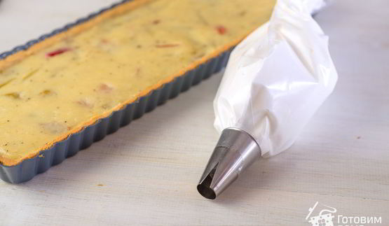 тарт с ревенем, заварным кремом и меренгой