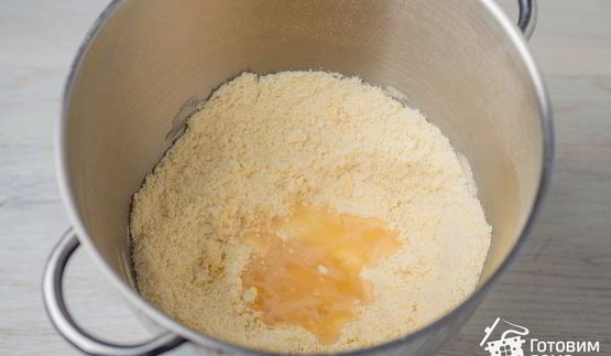 тарт с ревенем, заварным кремом и меренгой