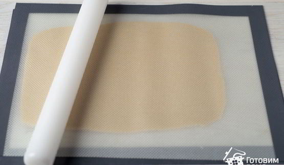 тарт с ревенем, заварным кремом и меренгой