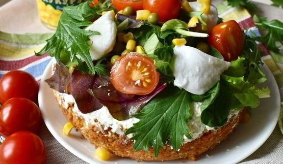 тарт с творогом, овощами и зеленью