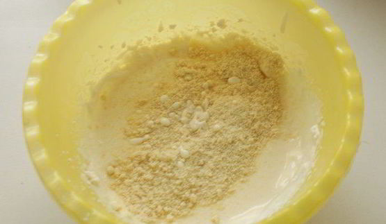 тарт со сливами, рикоттой и миндалем