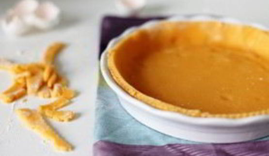 тарт со смородиной и меренгой