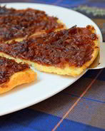 Тарт татен с карамелизованным луком