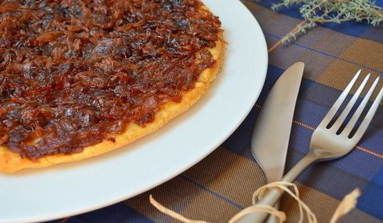 тарт татен с карамелизованным луком