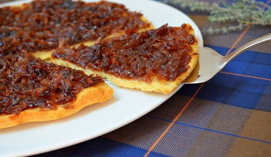 тарт татен с карамелизованным луком