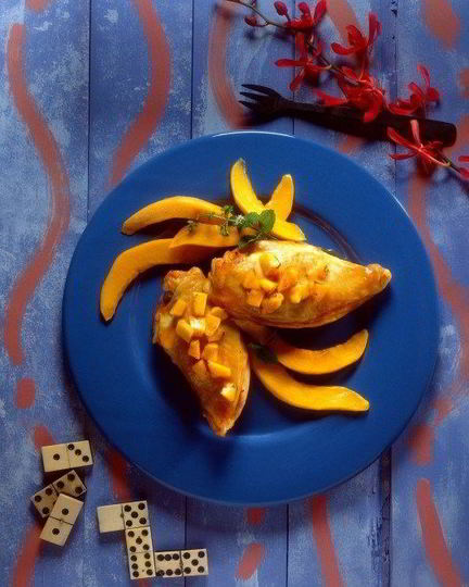 Рецепт тартинок из свежего кукурузного хлеба, горчицы, ветчины и чатни