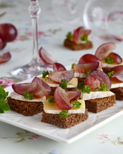 Рецепт тартинок с виноградом