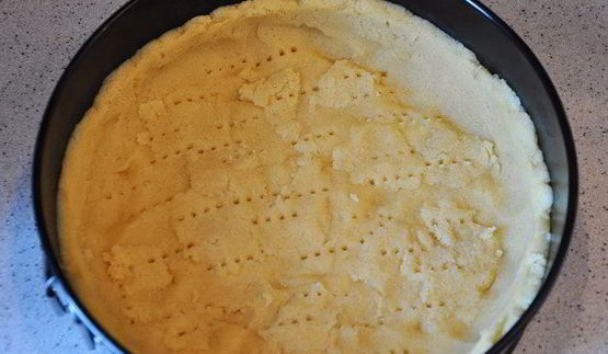 яблочный тарт с миндальными лепестками