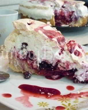 Ягодный тарт под нежным безе