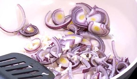 артишоки со шпинатом на тостах