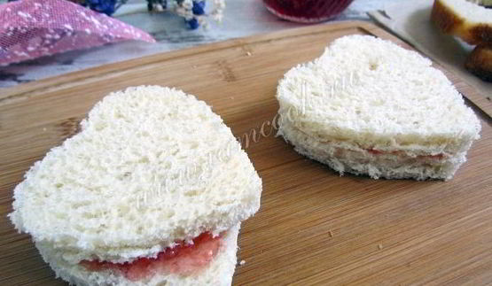 французские тосты в виде сердца