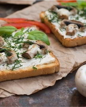 Хрустящие тосты с грибами