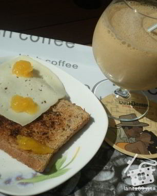 Кофейное ласси с тостом