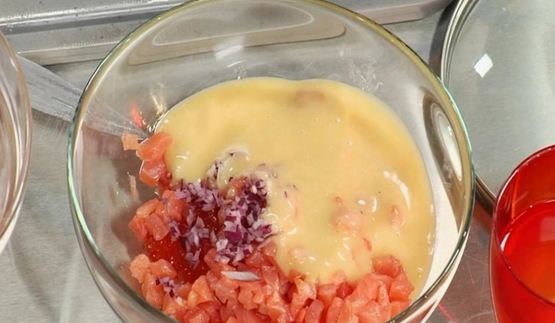 тост с семгой и красной икрой