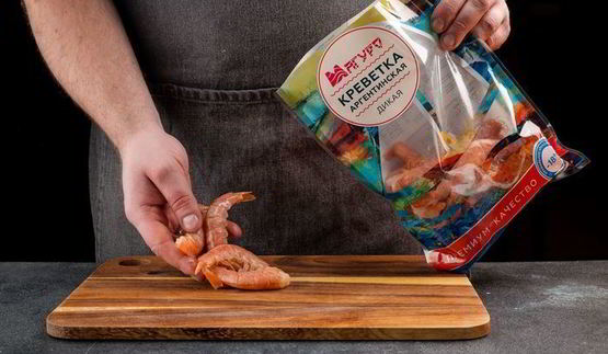 тосты с креветками и песто