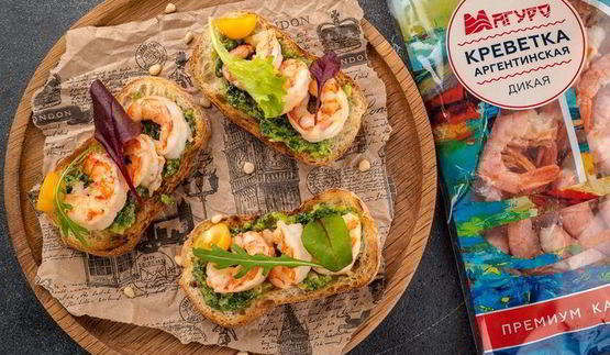 тосты с креветками и песто