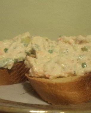 Тосты с лососем, авокадо и дижонской горчицей