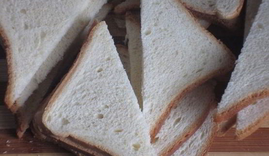 тосты с пармезаном, оливками и вялеными помидорами