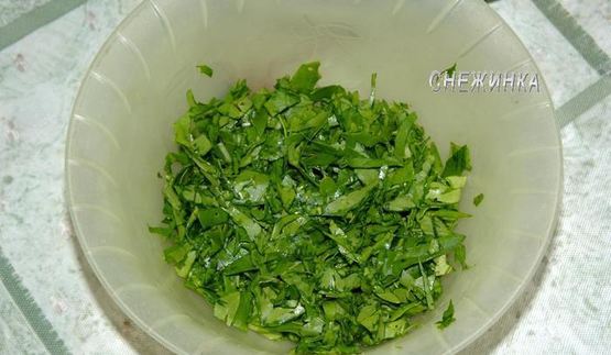 тосты с руколой и яйцом, зеленью и редисом