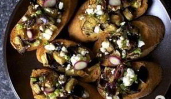 тосты с салатом из баклажанов