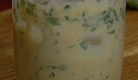 тосты с сельдью, яйцом и тархунным майонезом