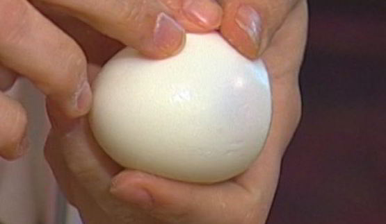 тосты с сельдью, яйцом и тархунным майонезом