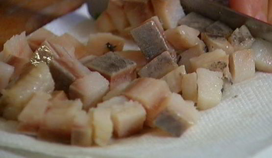 тосты с сельдью, яйцом и тархунным майонезом