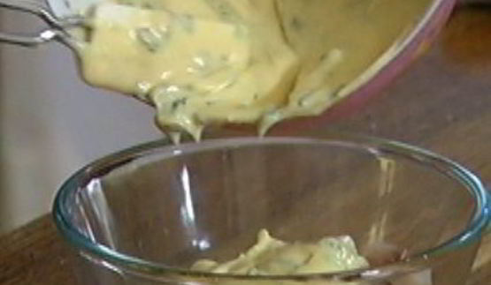 тосты с сельдью, яйцом и тархунным майонезом