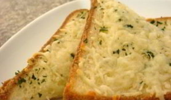 тосты с сыром и чесноком