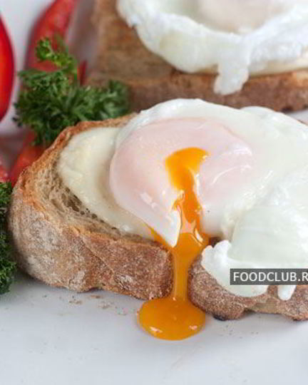 Рецепт тостов с яйцом-пашот и моцареллой