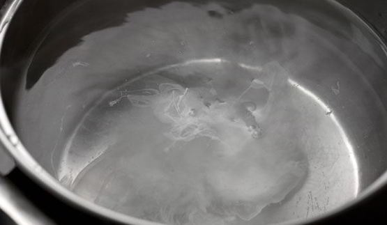 тосты с яйцом-пашот и моцареллой