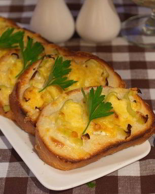 Запеченные тосты с паприкой