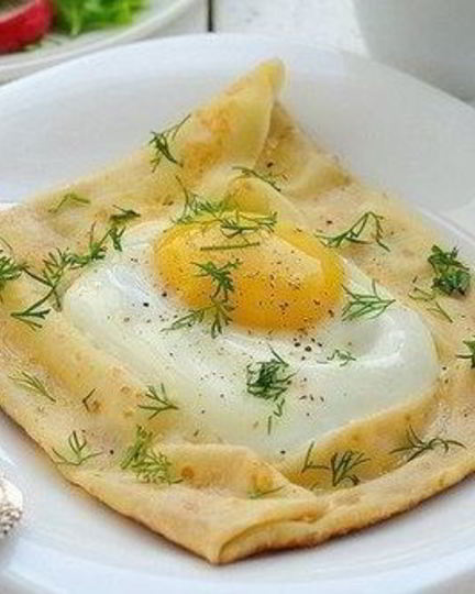 Рецепт оригинальной яичницы в блине