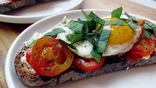 Яичница с помидорами