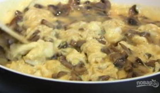 простая яичница с грибами