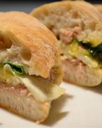 Сэндвич с тунцом и яичницей