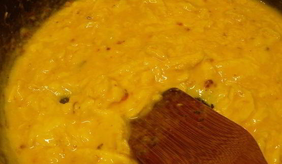 яичница-болтунья с копченой форелью