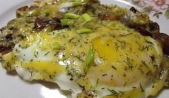 яичница с грибами и сыром