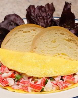 Яичница с крабовыми палочками