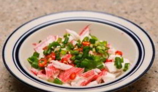 яичница с крабовыми палочками