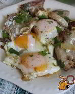 Яичница с луком и грудинкой