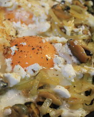 Яичница с мидиями и фетой