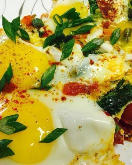 Рецепт яичницы с овощами и капустой кале