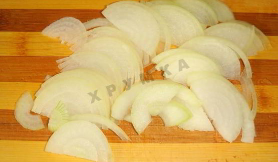 яичница с помидорами и колбасой