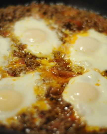 Рецепт яичницы с тушенкой