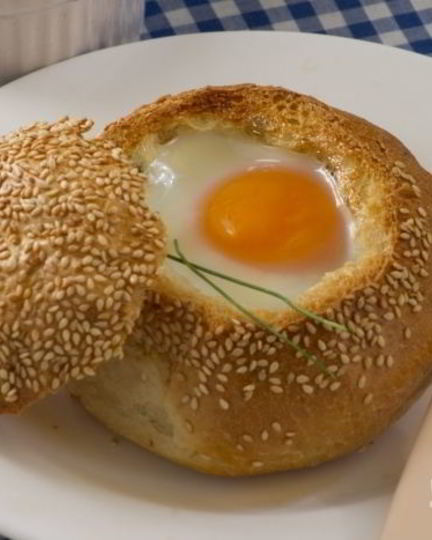 Рецепт яичницы в булочке