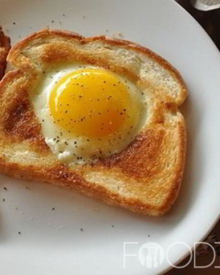 Рецепт яичницы в хлебе