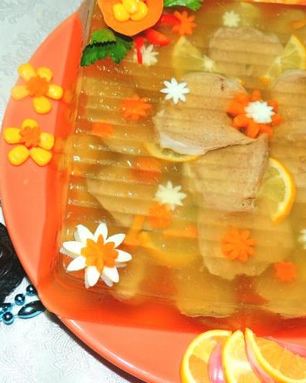 Заливное из телячьих языков с маринованными опятами