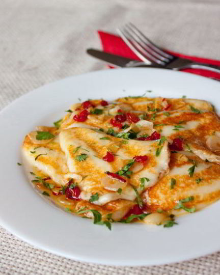 Рецепт жареного сулугуни с острым перцем и чесноком