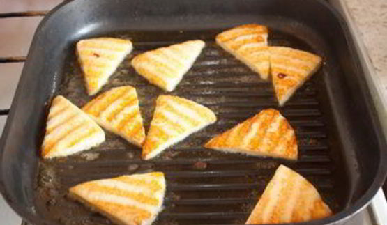 жареный сулугуни с острым перцем и чесноком